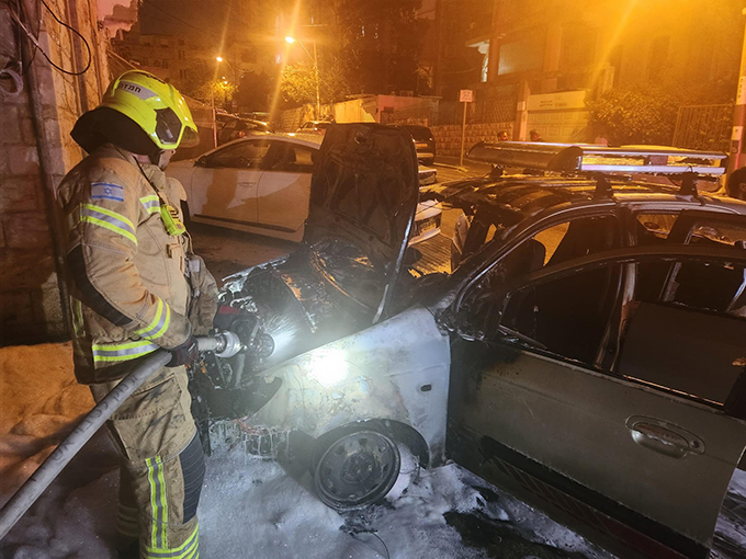 اندلاع حرائق عدة بعدد من المركبات الليلة الماضية في حيفا يخلف أضرارًا جسيمة